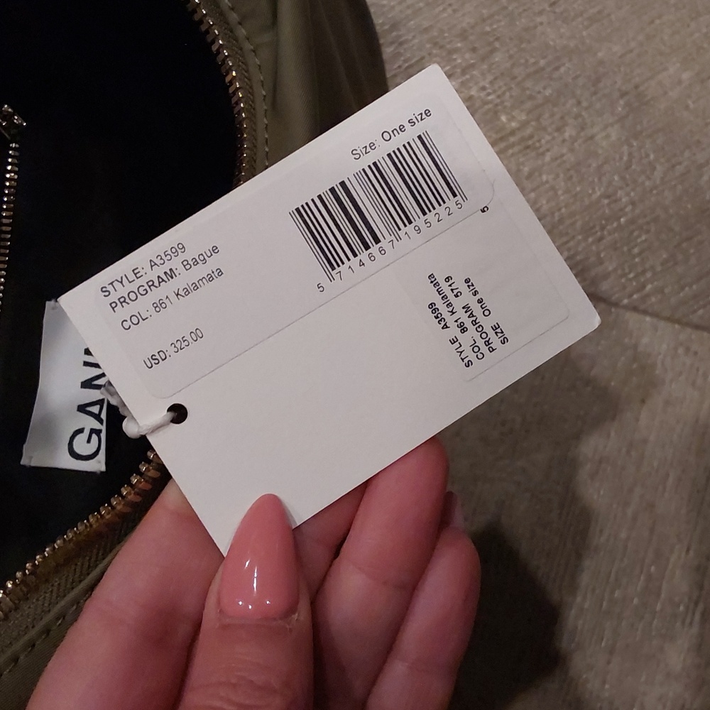 NWT GANNI Knot Hobo Bag in a kalamata green color contrasting pink Knot handle - Picture 12 of 13